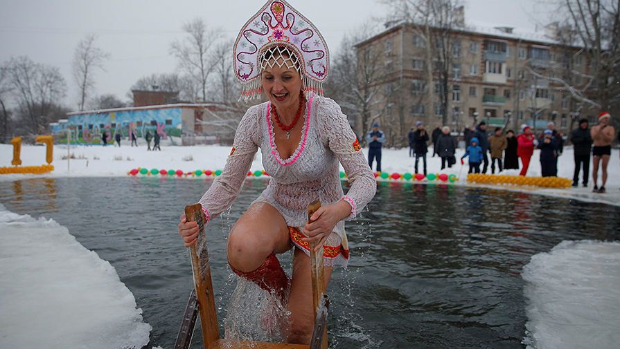 В России устроили "эротичные" купания: фото не для слабонервных