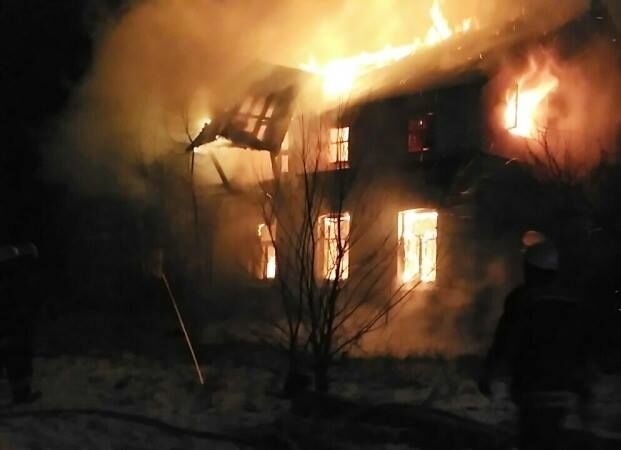 В Киеве на Оболони произошел масштабный пожар: опубликованы фото
