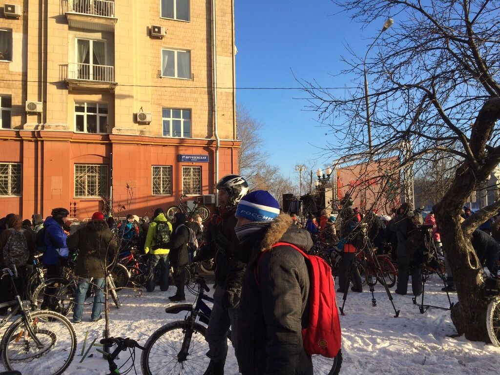 "Дебилы, бл*ть": россиян шокировал велопарад в Москве при -30. Опубликованы первые фото и видео