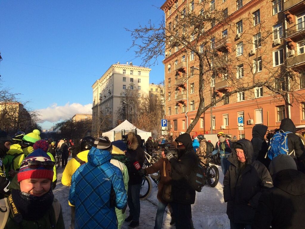 "Дебилы, бл*ть": россиян шокировал велопарад в Москве при -30. Опубликованы первые фото и видео