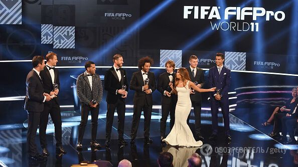Не такий, як усі: Роналду вразив костюмом на нагородженні кращого футболіста світу