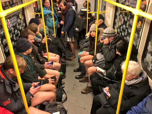 Людям без штанов не удалось "подорвать" московское метро