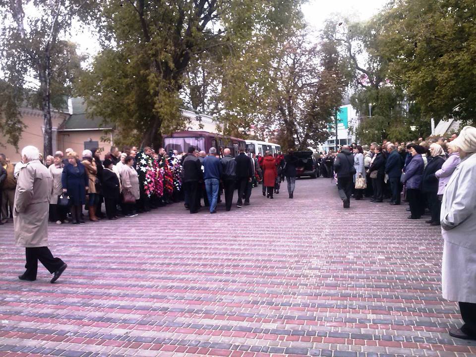 Понад 1000 осіб провели в останню путь розстріляного в Черкасах депутата