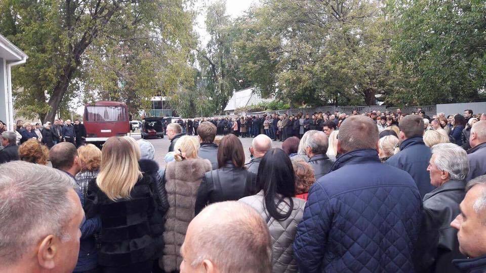Понад 1000 осіб провели в останню путь розстріляного в Черкасах депутата