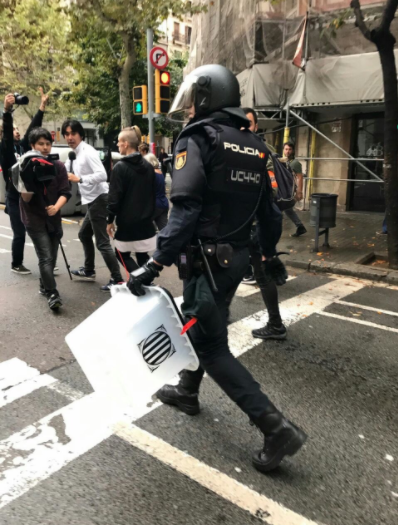 Референдум в Каталонії: поліція застосувала гумові кулі, сотні постраждалих