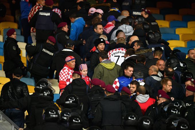 Фанаты сборной Хорватии столкнулись с украинской полицией: появились фото