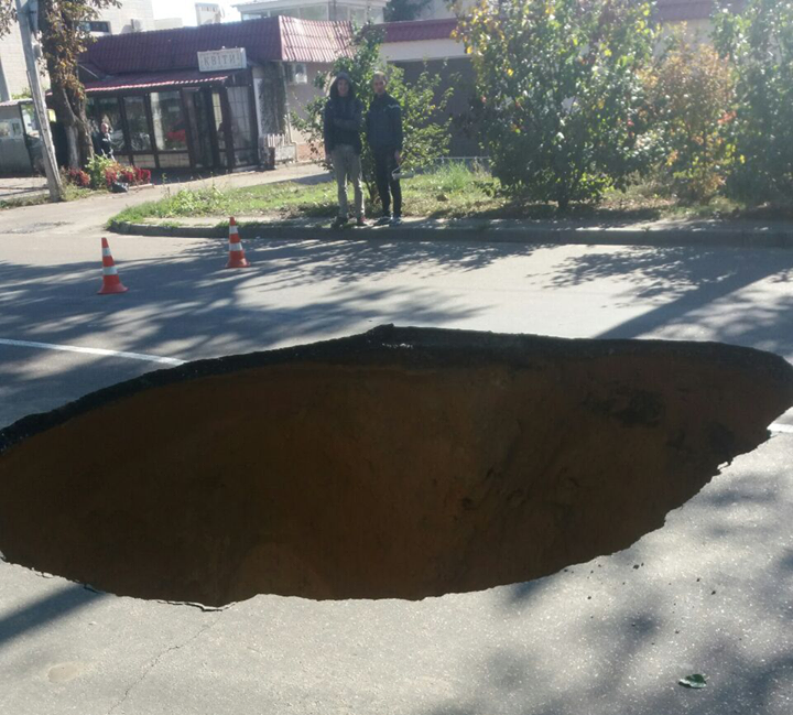 Обвал дороги в Одессе
