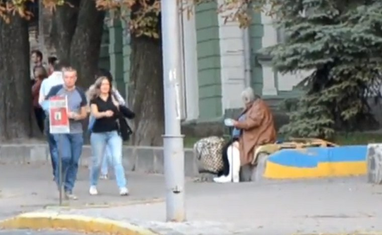 "Сидить з 2009 року": викриття аферистки в центрі Києва викликало гнів у мережі