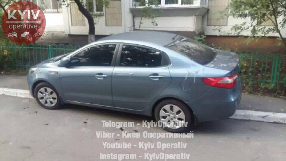В Киеве облили кислотой десятки автомобилей: опубликованы фото последствий
