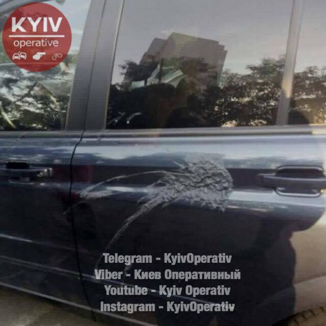 В Киеве облили кислотой десятки автомобилей: опубликованы фото последствий