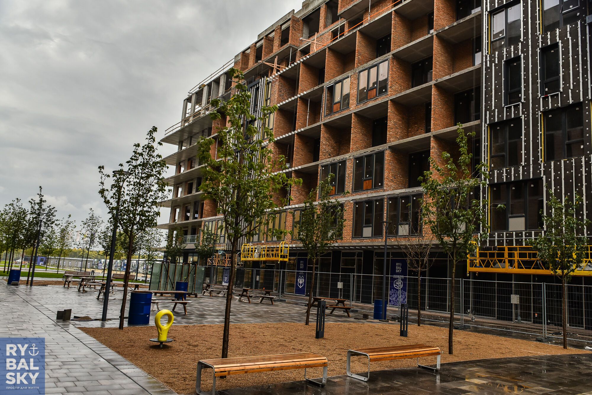 В Киеве появится первый в Украине амфитеатр у воды и суперсовременный образовательный центр "Rybalsky Family Port"