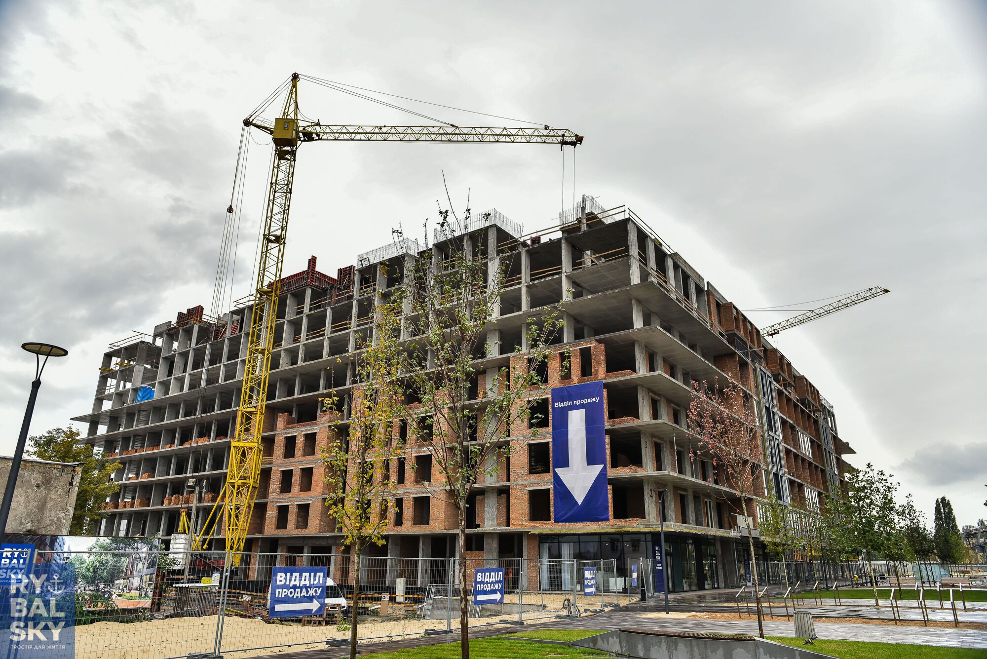 В Киеве появится первый в Украине амфитеатр у воды и суперсовременный образовательный центр "Rybalsky Family Port"