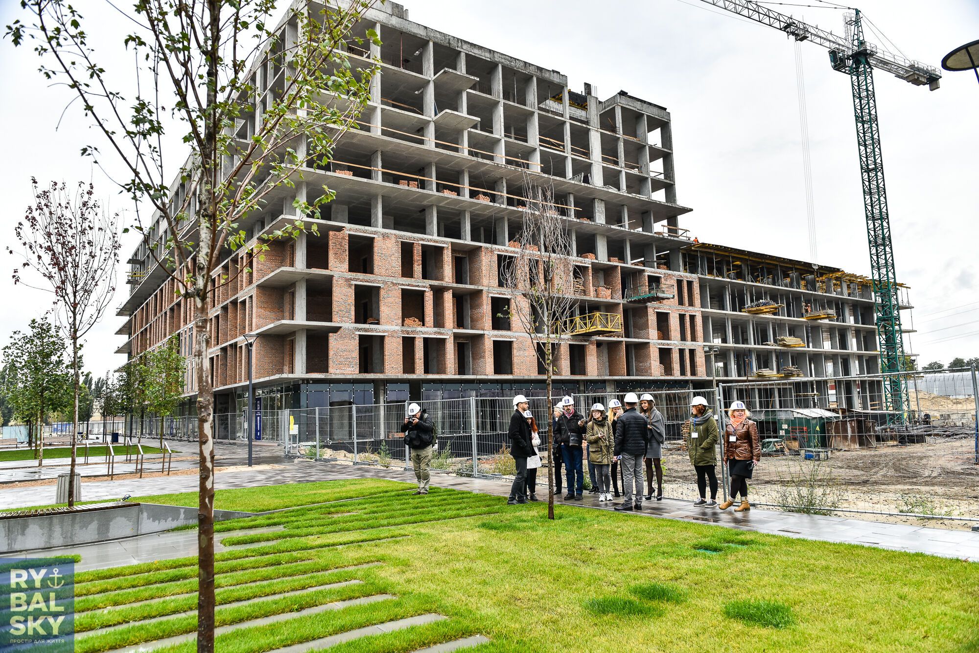 В Киеве появится первый в Украине амфитеатр у воды и суперсовременный образовательный центр "Rybalsky Family Port"