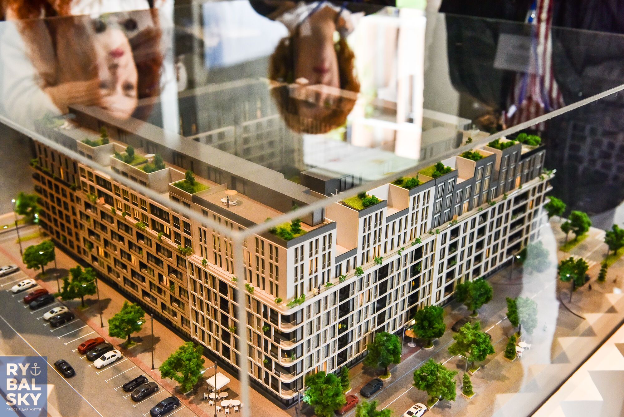 В Киеве появится первый в Украине амфитеатр у воды и суперсовременный образовательный центр "Rybalsky Family Port"