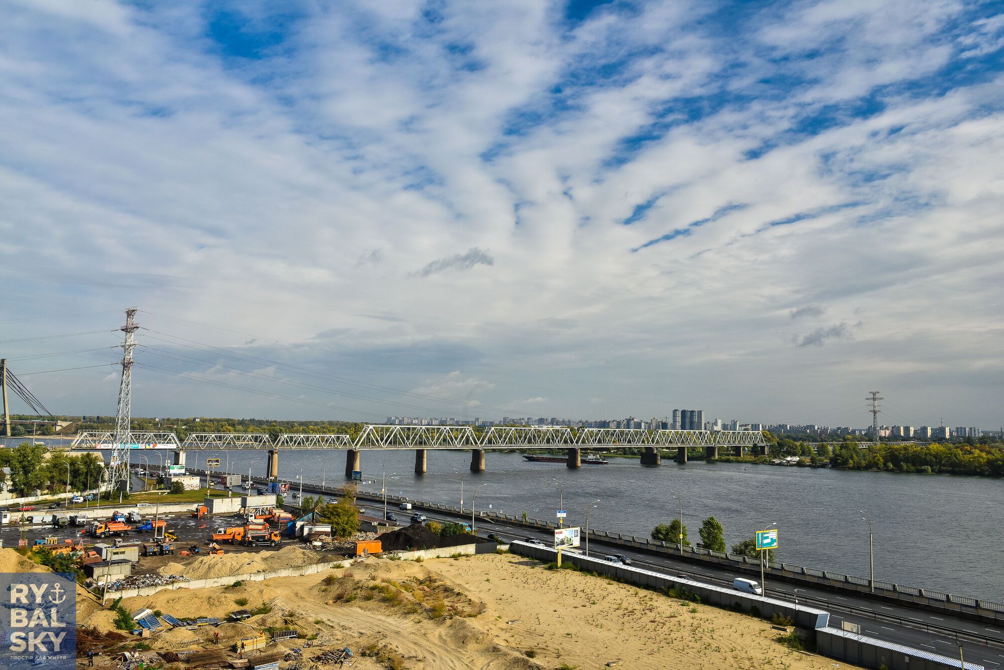 В Киеве появится первый в Украине амфитеатр у воды и суперсовременный образовательный центр "Rybalsky Family Port"