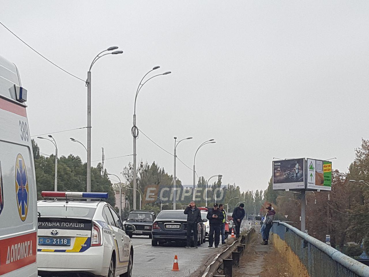 Жахлива ДТП в Києві: водій легковика втратив свідомість і задавив скутериста