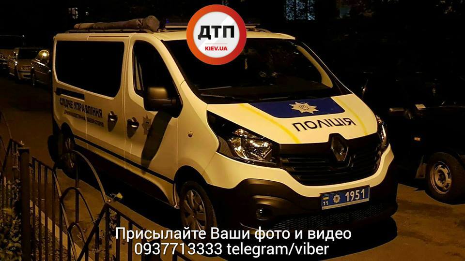 Смерть наступила мгновенно: в Киеве мужчина выпал из окна высотки