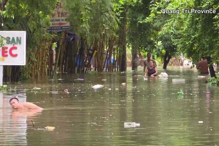 "Найгірше за останні роки": на В'єтнам обрушилася повінь, десятки жертв, тисячі будинків зруйновані