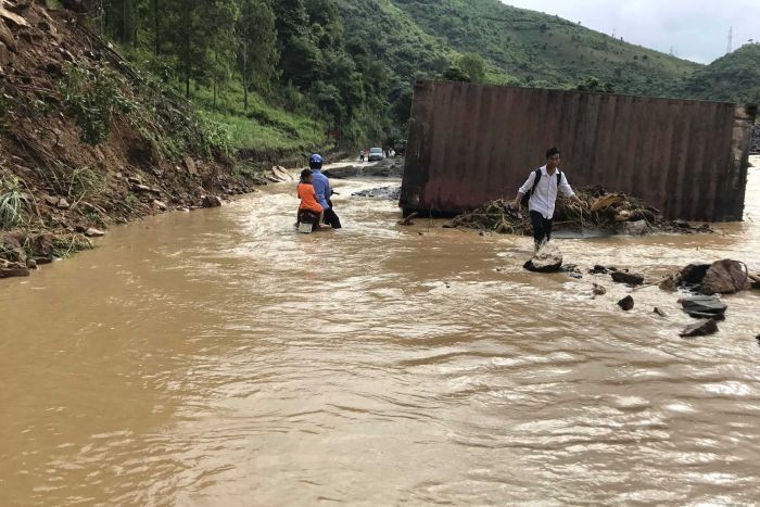 "Худшее за последние годы": на Вьетнам обрушилось наводнение, десятки жертв, тысячи домов разрушены
