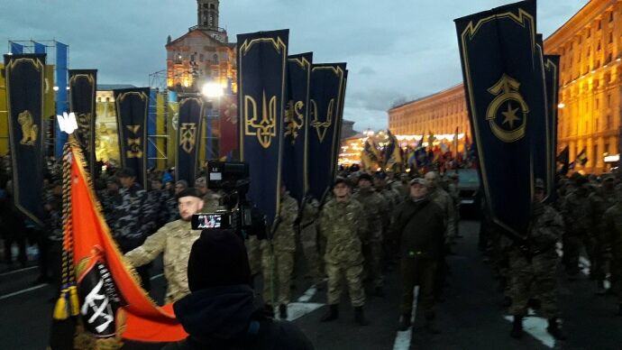 Марш УПА: в центре Киева активисты зажгли фаеры и факелы