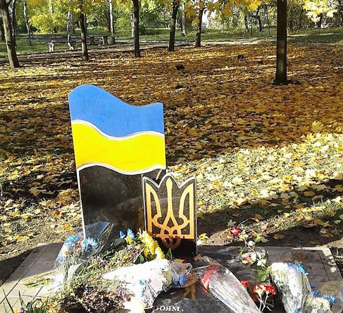 На Донбассе осквернили памятник воинам АТО