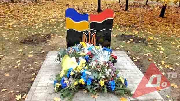 На Донбассе осквернили памятник воинам АТО