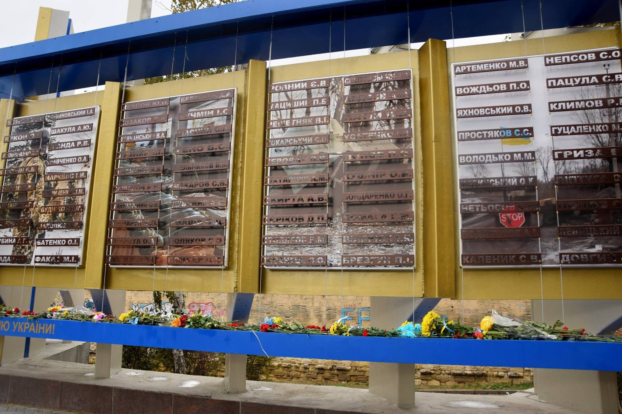 У Миколаєві відкрили меморіал загиблим героям АТО: опубліковані пронизливі фото