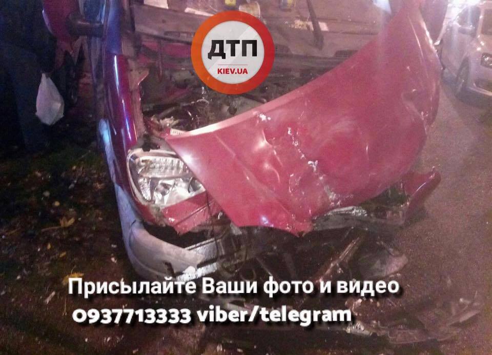 У Києві сталася масова ДТП: зіткнулися шість автомобілів