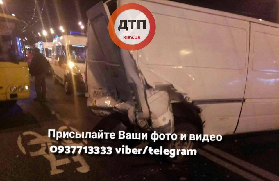 У Києві сталася масова ДТП: зіткнулися шість автомобілів