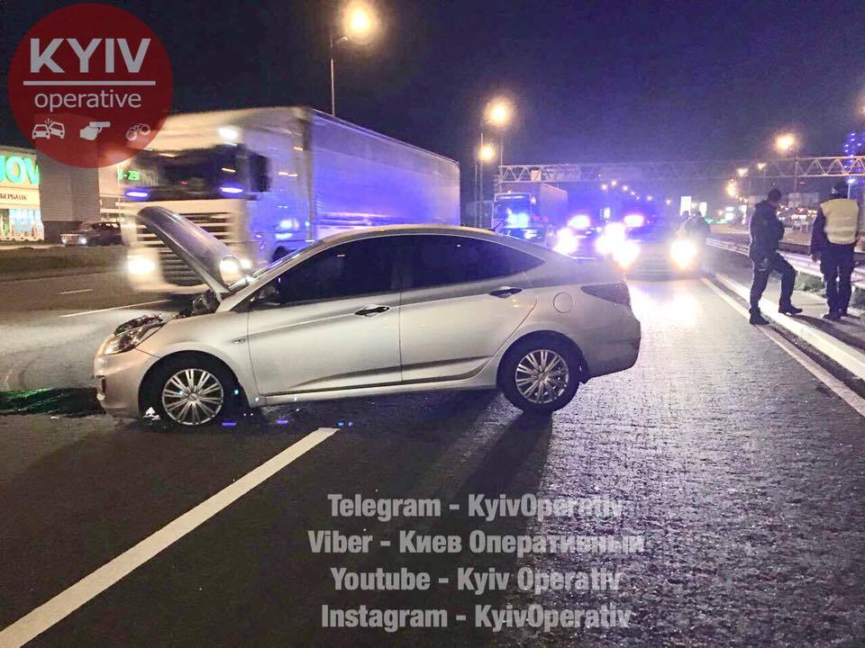 Протаранив авто і влетів у відбійник: у Києві п'яний водій влаштував перегони з поліцією
