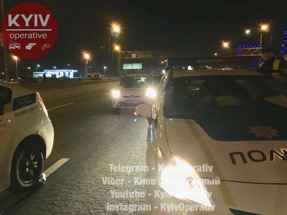 Протаранив авто і влетів у відбійник: у Києві п'яний водій влаштував перегони з поліцією