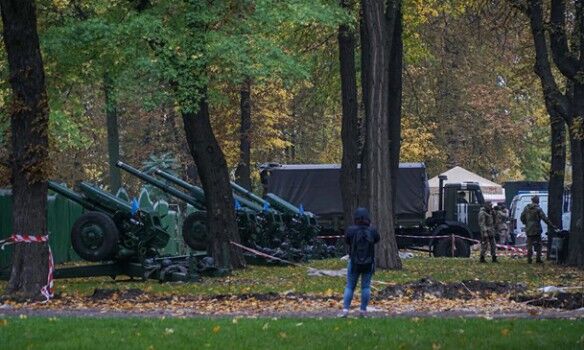 Як і попереджали: в Києві біля Ради прогриміли кілька "вибухів"