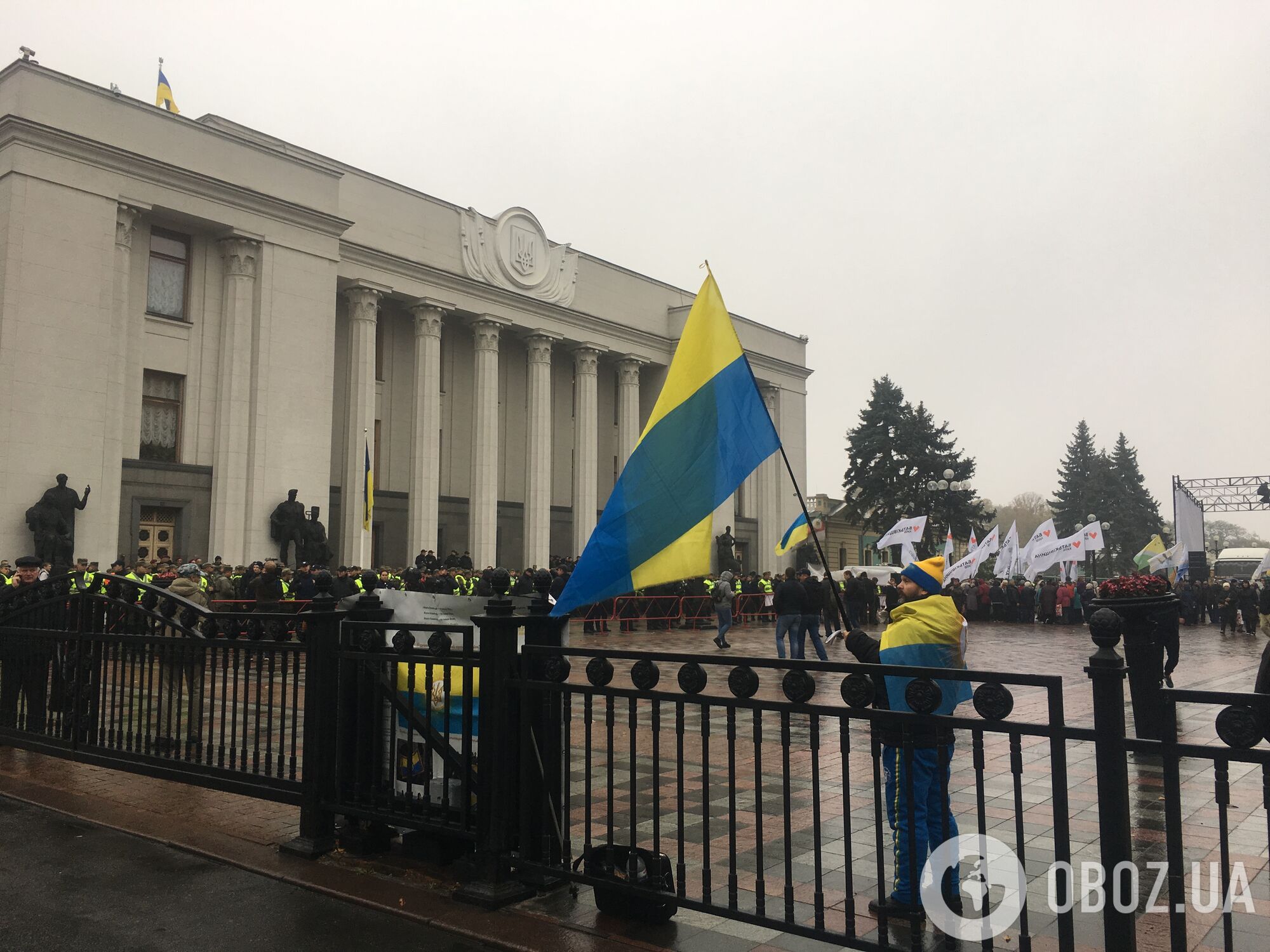 Мітинг під Верховною Радою у Києві: яскравий фоторепортаж