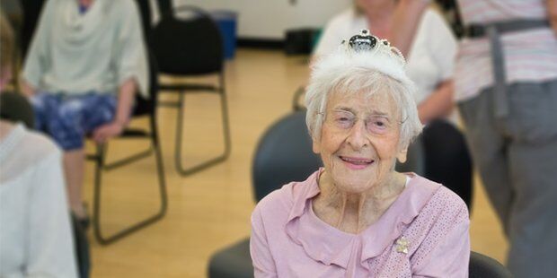 На фитнес в 106 лет: бабушка оригинально отметила свой день рождения
