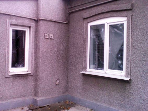 Террористы обстреляли дома жителей Донбасса: появились фото последствий