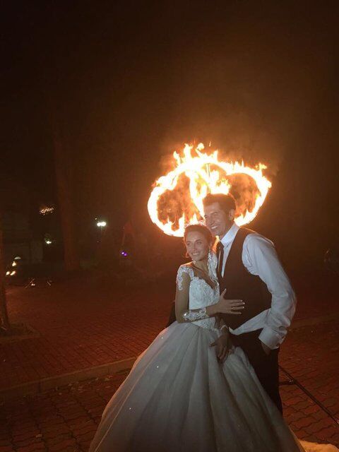 Розкішна сукня, коровай і колишня дружина: український шоумен показав фото пишного весілля