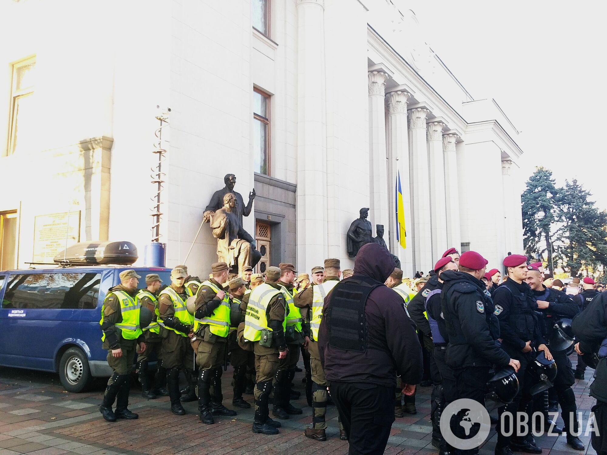 Спецназ пішов у наступ на намети під Радою: опубліковані фото та відео