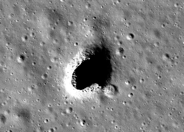 "Притулок для космонавтів": астрономи зробили унікальне відкриття на Місяці