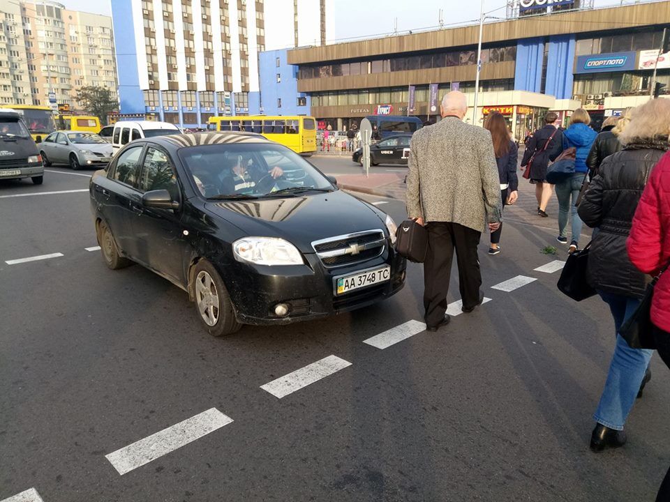 "Достало!" Киевлян разгневала ситуация на дороге после жуткого ДТП в Харькове