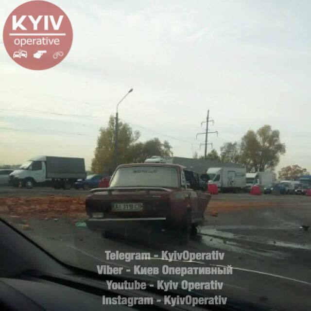 "Останки випали з авто": під Києвом сталася страшна ДТП за участю фури