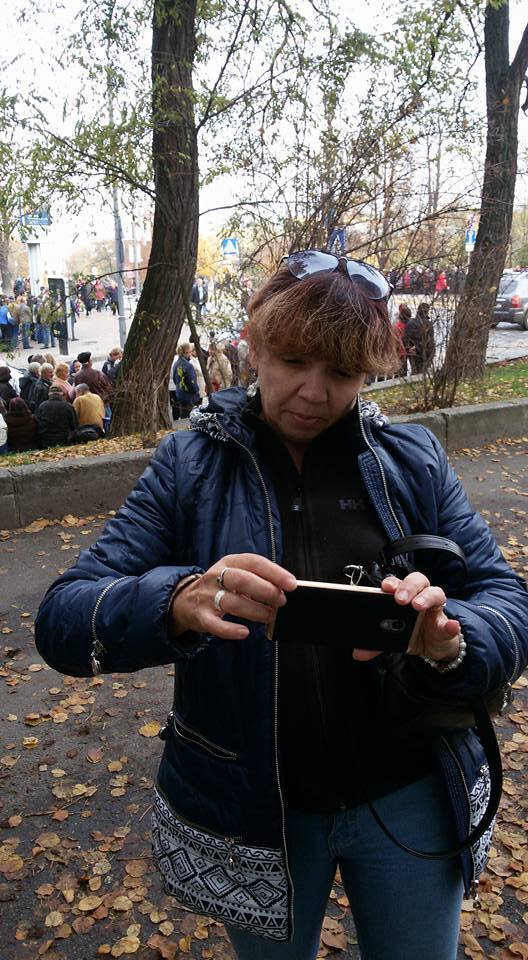"Це тітушня": у центрі Києва мітингувальники напали на журналістку