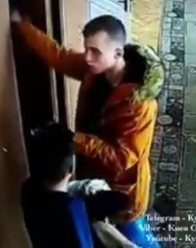 Проникли в школу: в Києві малолітні злодії потрапили на відео