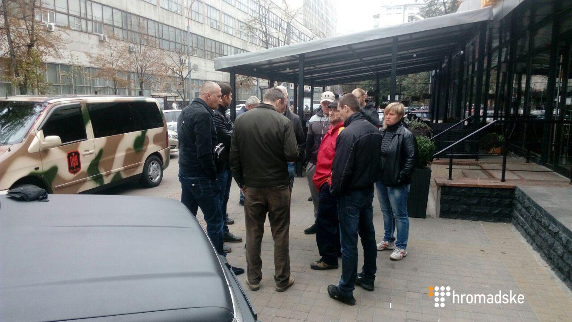 У Києві під Печерським судом побилися представники С14 і ГО "Майдан"