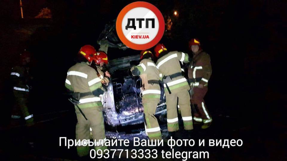 У Києві на Печерську за ніч підпалили два автомобілі