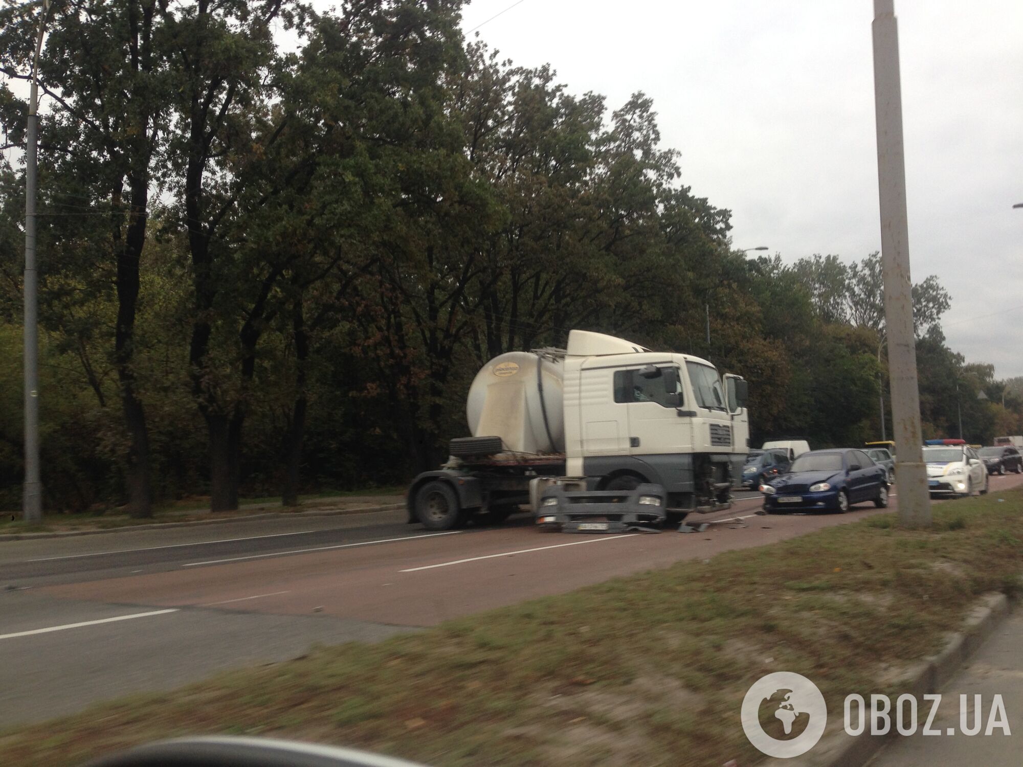 У Києві сталася масштабна ДТП з фурою: опубліковані фото