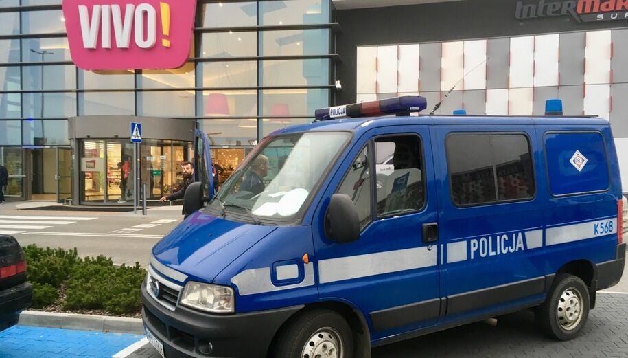 У Польщі напали на відвідувачів торгового центру: є жертва і поранені