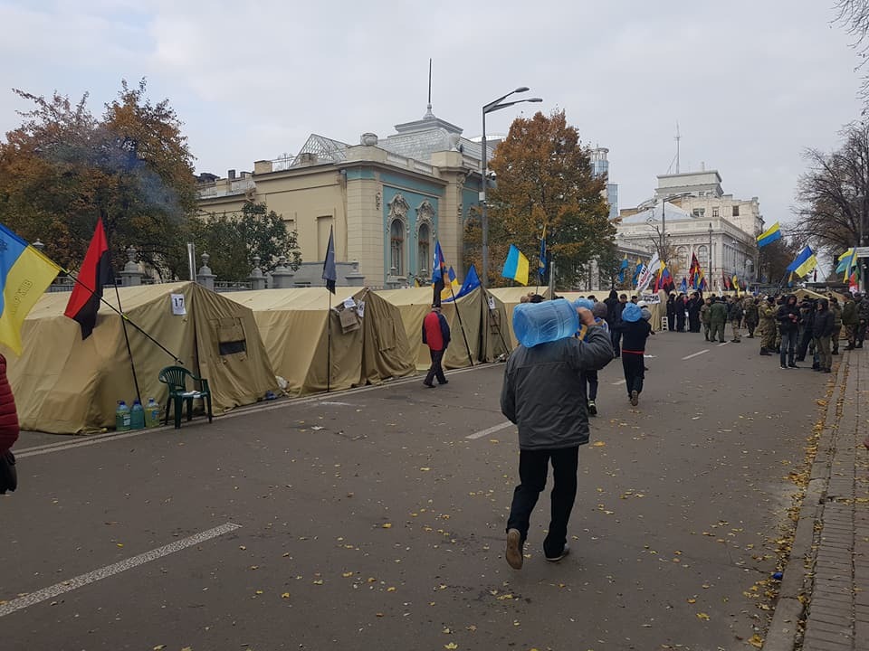 Митинг в центре Киева: как начался новый день протестов под Радой. Фоторепортаж