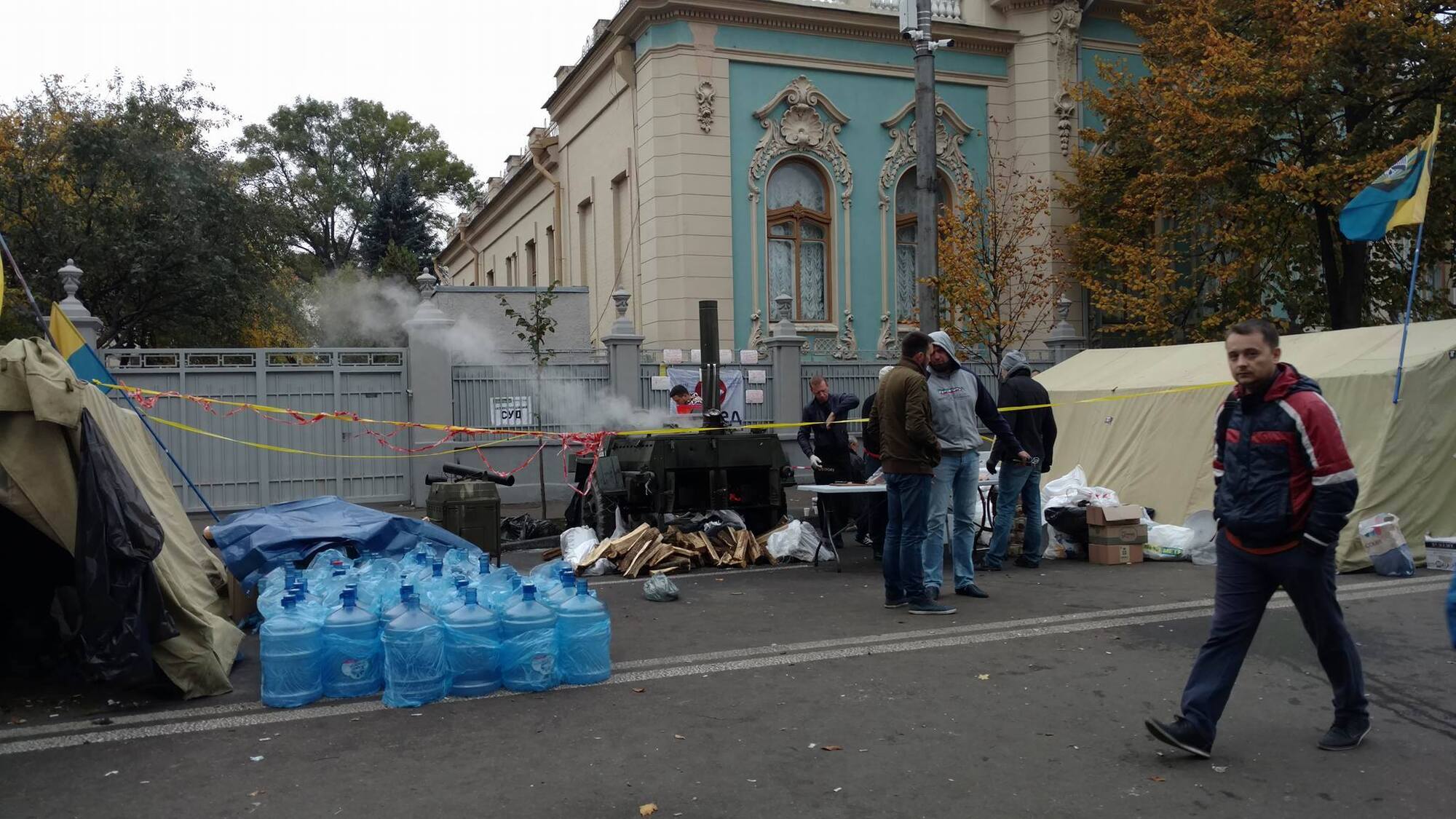 Мітинг у центрі Києва: як почався новий день протестів під Радою. Фоторепортаж