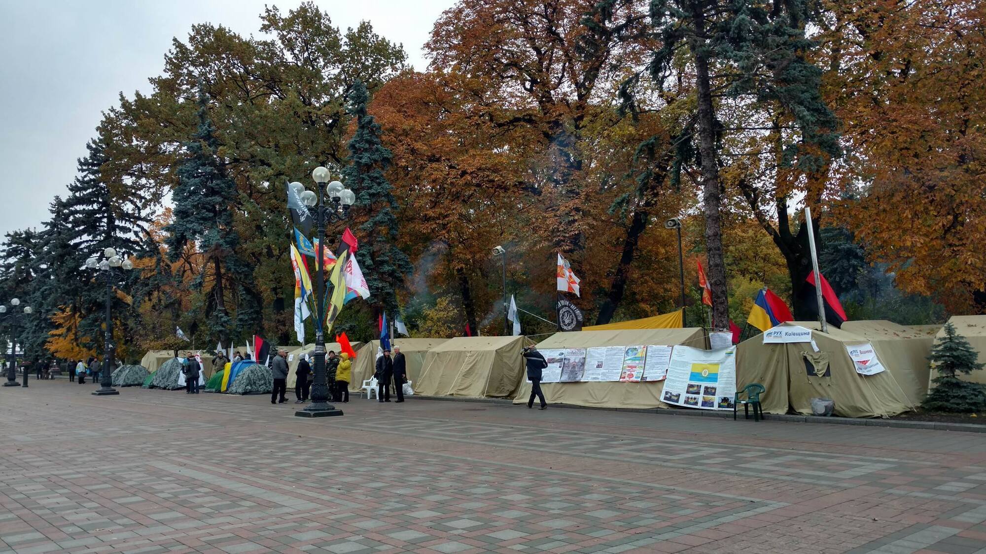 Мітинг у центрі Києва: як почався новий день протестів під Радою. Фоторепортаж