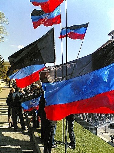 "А потом здесь будут умирать": появилось архивное фото с прапорами "ДНР" в центре Киева